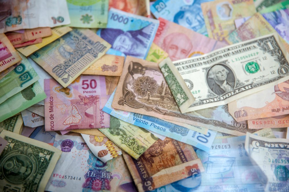 Курсы валют 14 декабря 2022 - рубль к доллару ослаб и ослаб к евро