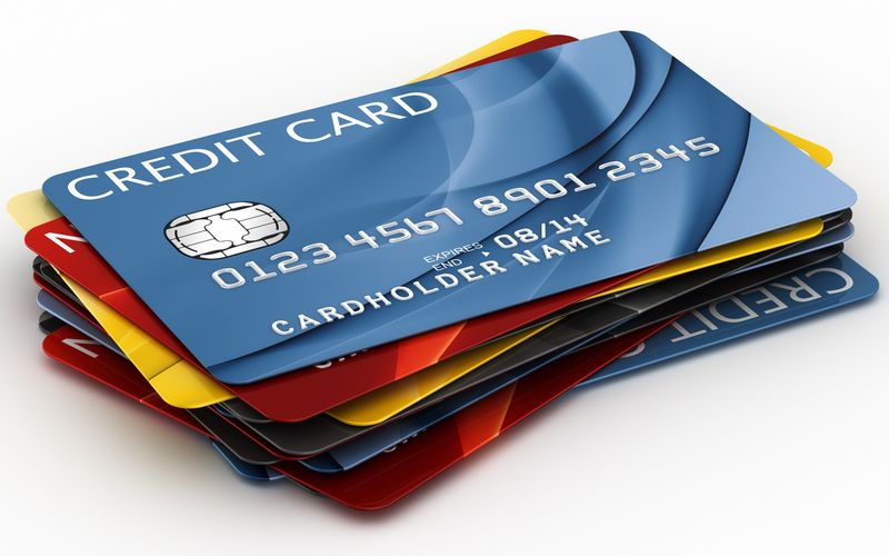 Банки выдали на 64,7% больше кредитных карт в текущем году 