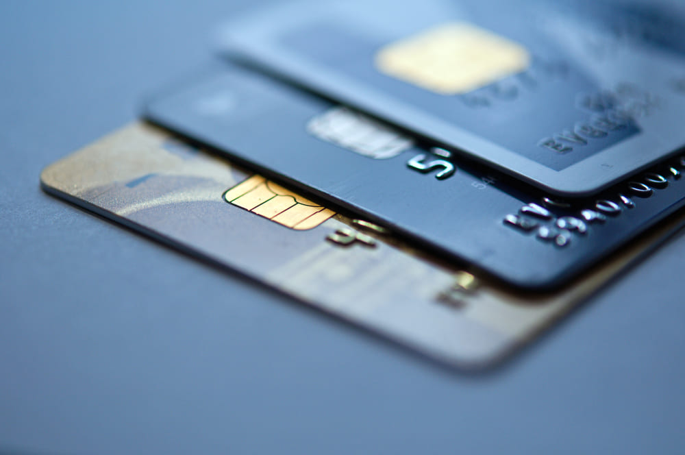 За ноябрь банки выдали на 30% меньше кредитных карт