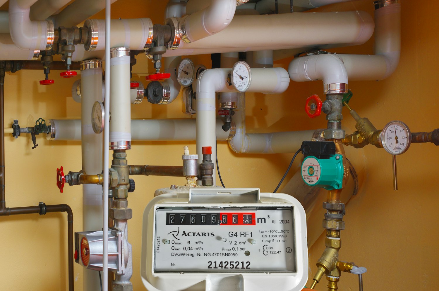 Тарифы ЖКХ отстали от инфляции на 40%: коммунальщики просят пересмотра