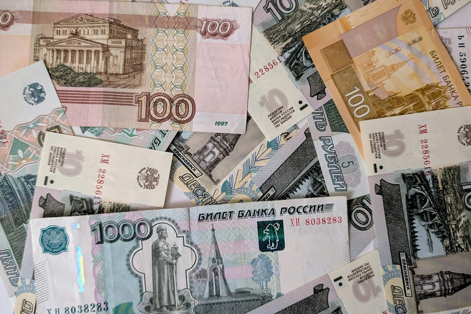 Долг россиян вырос до 40,2 трлн рублей: доля проблемных ссуд — 13%