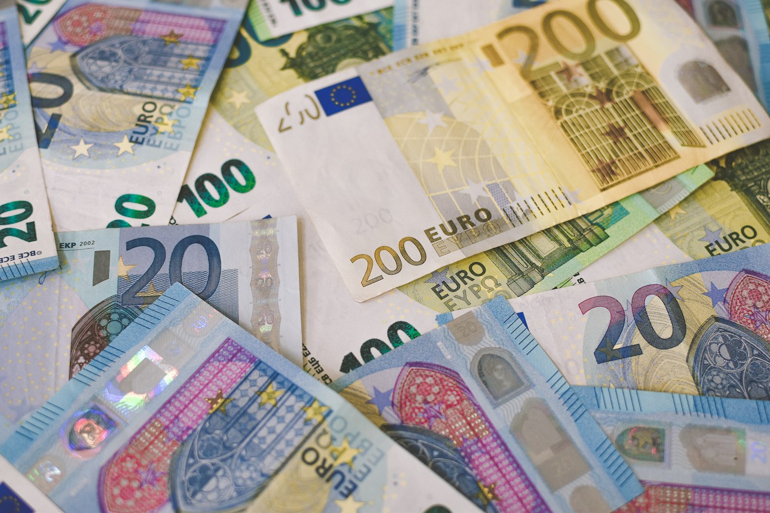 Raiffeisen ввёл комиссию 200 евро за перевод немецких пенсий в Россию