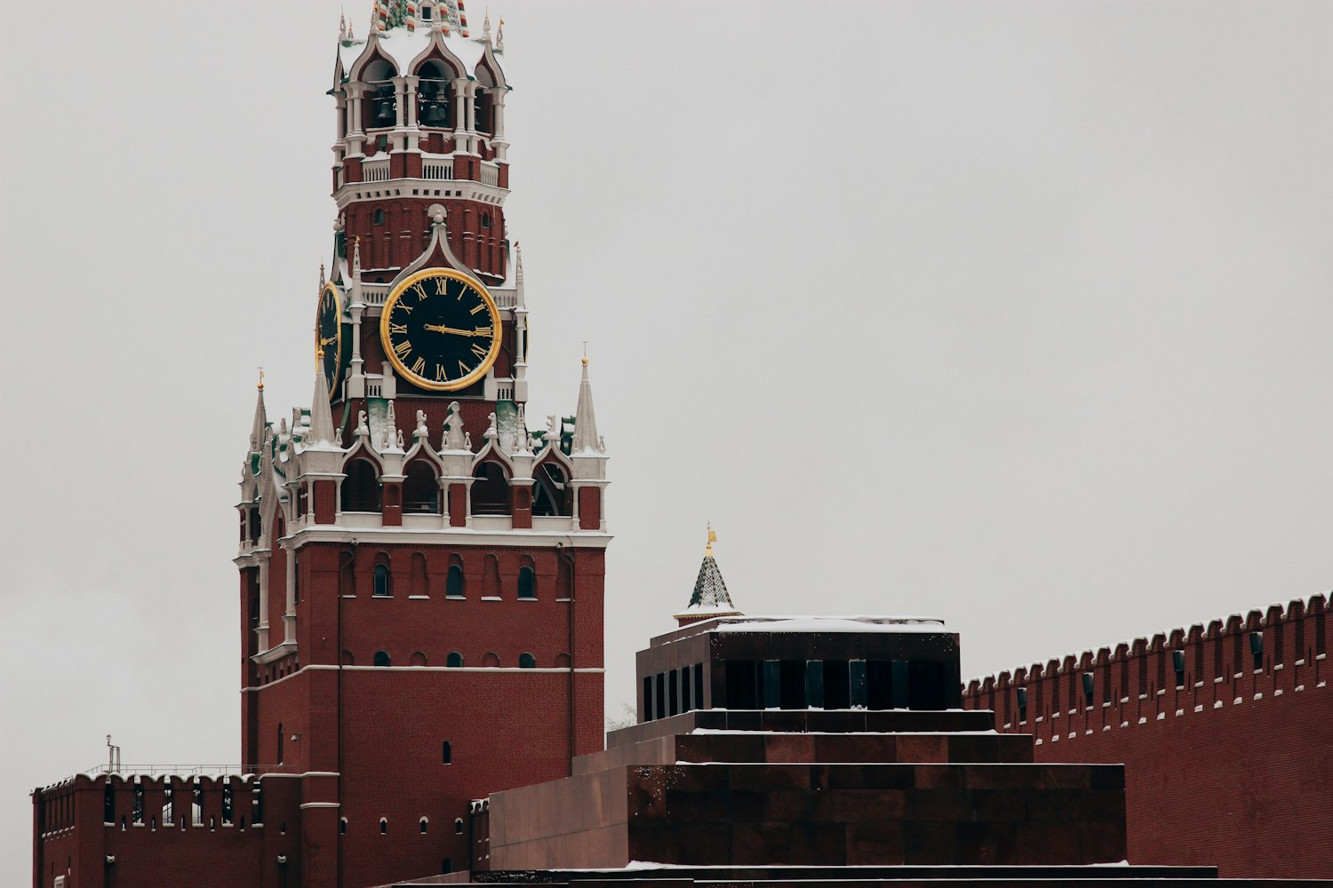 Семейная ипотека для многодетных: Путин поручил доработать условия