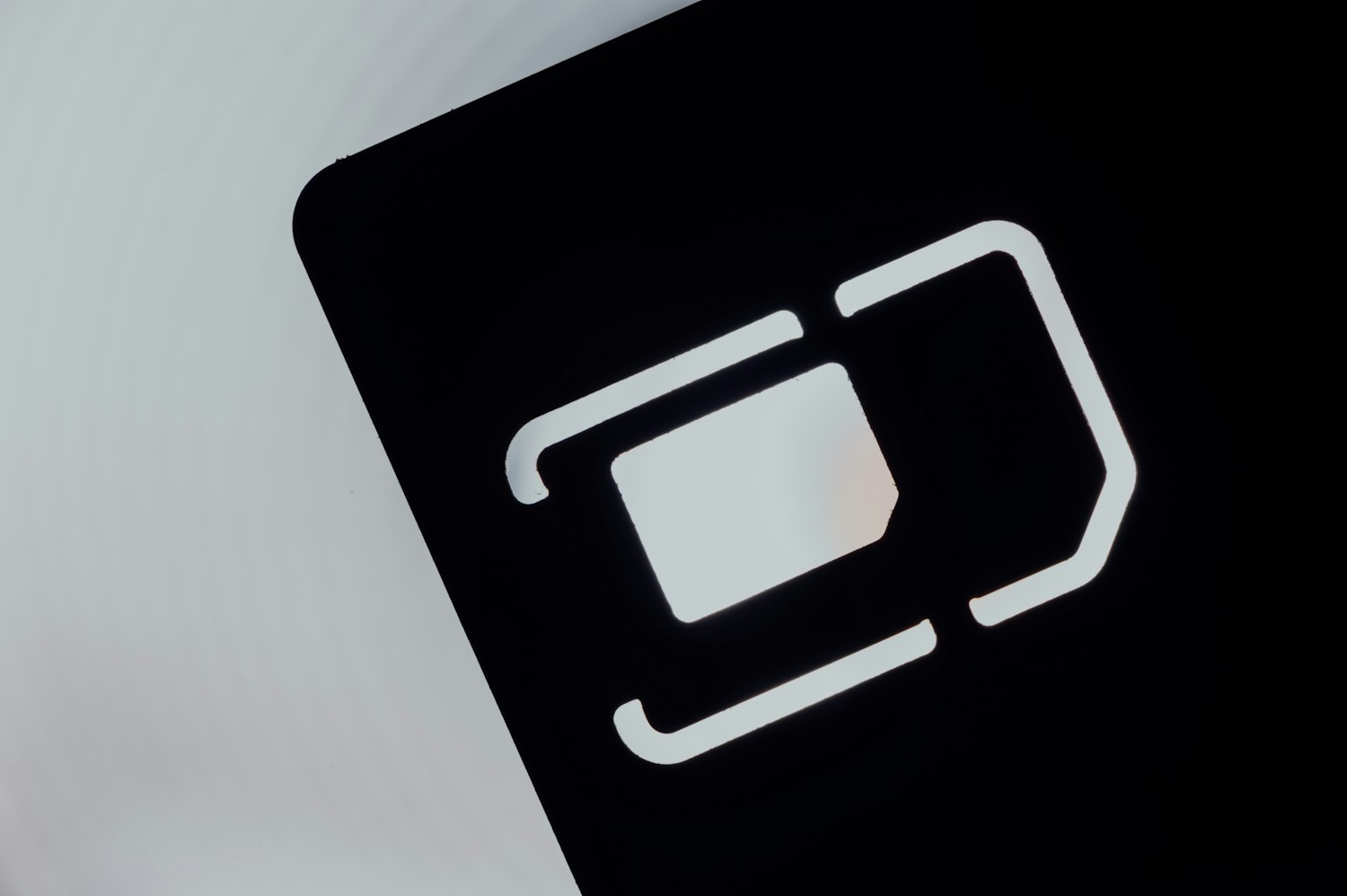 Регистрация IMEI через Госуслуги с 2027 года: кого отключат от связи